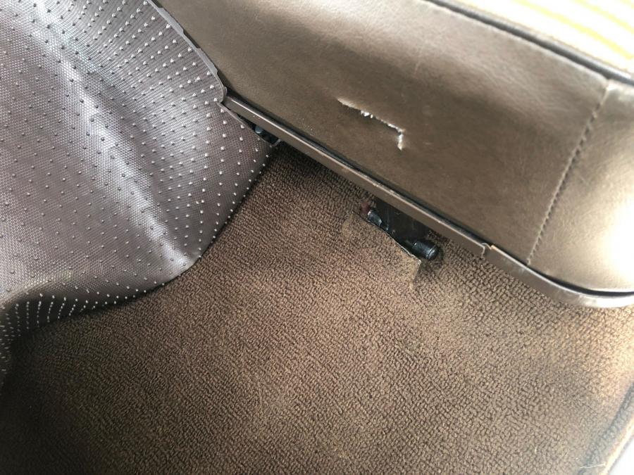 Детали интерьера Toyota Land Cruiser 60 (FJ60) 1984 года  (NA) (фото 127 из 251)